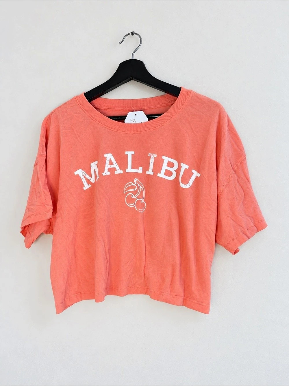 Social Culture Malibu Graphic Short Sleeve Tee in Pink